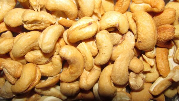Premium Whole Cashews – 1kg - Image 2